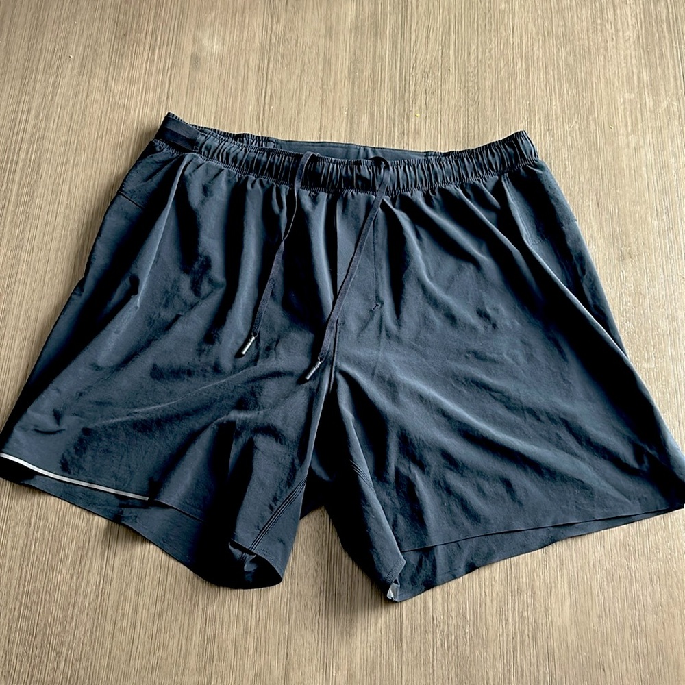 Men’s lululemon surge lined shorts